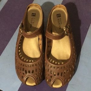 White Mountain Clogs